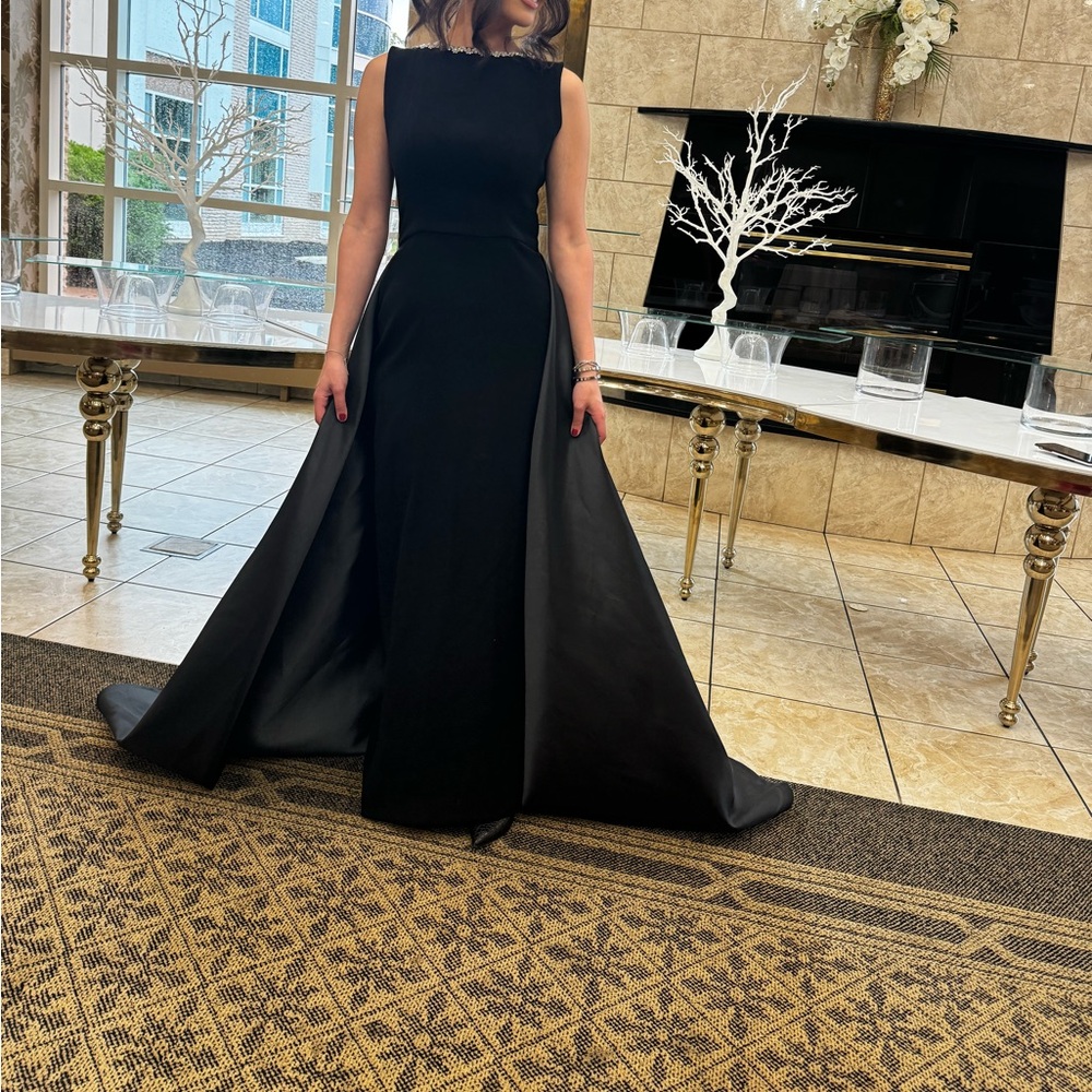 Sophisticated Black Maxi Dress